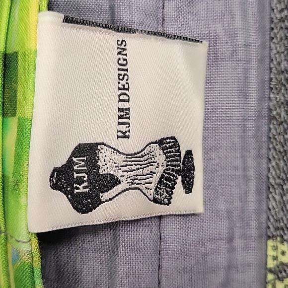 KJM Designs Crossbody Purse With Cactus Print One Outside Pocket w/Zipper - Picture 13 of 13